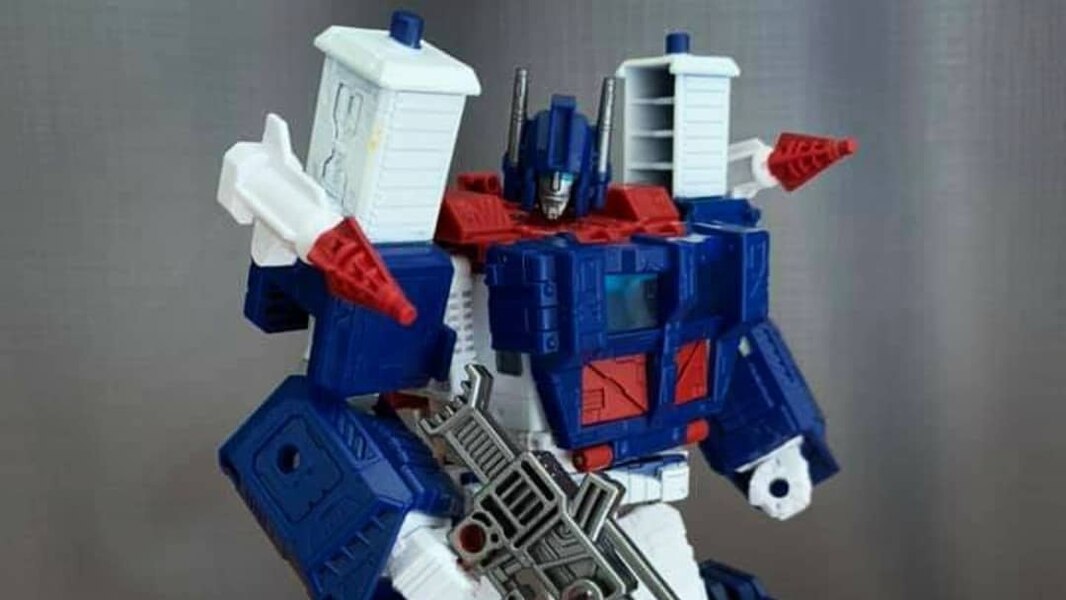 Transformers WFC Kingdom Ultra Magnus In Hand Images  (2 of 11)